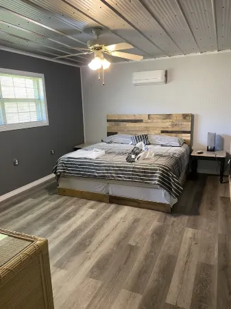 2br 1 bath lake getaway 1 block from lake, easy walk