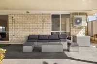 Smart Suites Self Check-in Apartments 12 Stockport Hotels in Calamvale