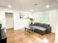 Entire Remodeled House 2B1B in LA w/self check-in Hotels in El Monte