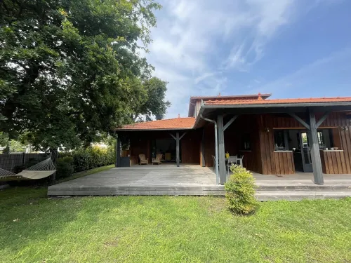 New wooden villa, 5 minutes from the beach