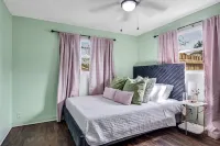 Beautiful Daytona Beach home with pool- 10 min from the  beach
