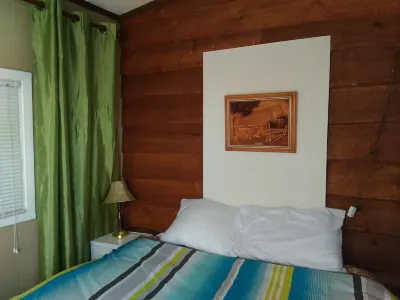 Cedar Cottage at Shiloh Cottages - Fenelon Falls Hotels near Furnace Falls