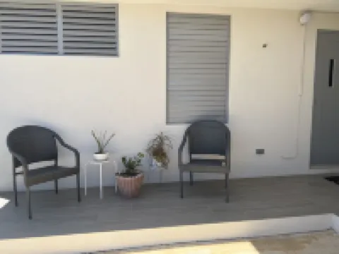 Luxury centric 1 bedroom apt - 5 min from the beach