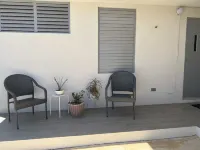 Luxury centric 1 bedroom apt - 5 min from the beach
