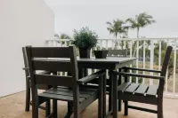 Just renovated! Best condo in Jupiter, Walk to the beach!