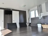 Chalet Florence 5 , 6- Persoons met Veel Privacy; Huisdiervrij,ruime Tuin Hotels in Serooskerke