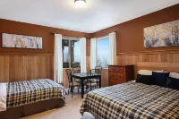 Stunning Log Mount Washington Chalet with Breathtaking Views of Strathcona Park