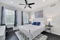 Private Pool, Hot Tub, Game Rm, Fire Pit, & Luxury 5 bedrms in gated community!