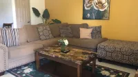 2 Bedroom 1 Bath Near Hospital and Shopping and Beach