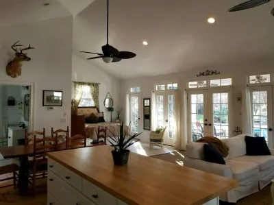 Mystical Cottage in Southern Pines のホテル