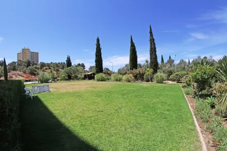 Few Steps to the Beach - Near Tres Irmaos Beach and Close to Alvor Village Отели в г. Алвор