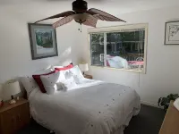 "The Guest House" on beautiful Sproat Lake!