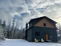 Brand New Custom Built Cabin! 5 Minute Drive from Kaslo and Public Beaches.