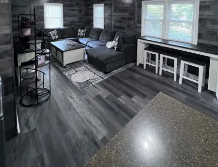 Chic 3br/1ba home~Convenient SW Topeka location~Sleeps 6