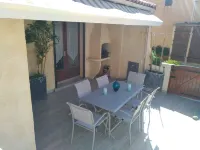 Quiet house ten metres from the beach