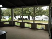 Fenelon Falls Getaway Waterfront Cottage Hotels in Fenelon Falls