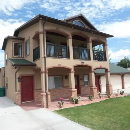 New Build Luxurious Modern Apartment With a Private Garage And a Covered Porch