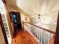 Charming century log home steps away from Lake & cross the park