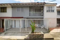 CASA CALI - SLEEPS UP TO 16 GUESTS Hotels in 