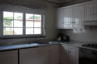 Apartment With Shared Pool, landscaped gardens, Wi-fi Hotels in Amoreira