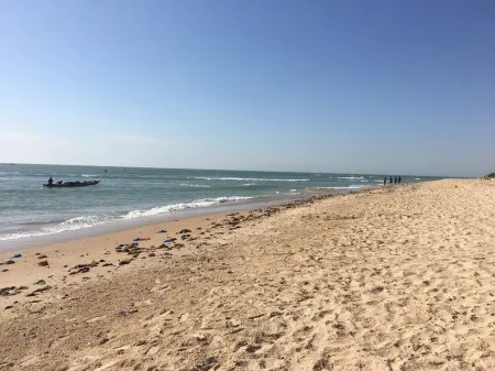 AkunaMatata:<br>Villa 6 people private pool and close to the beach Отели в г. Мбур