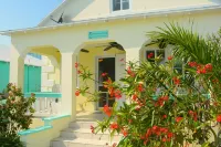 Waterfront Cottage in Spanish Wells' protected harbor Hotels in 