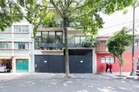 Loft in fifth floor with great views to green and the city and a roof garden too Hotels in 