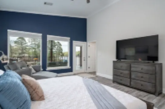 Ultimate Spacious Luxury Retreat! Boat Slip, 2 Jet Ski Slips, Kayaks, Hot Tub!