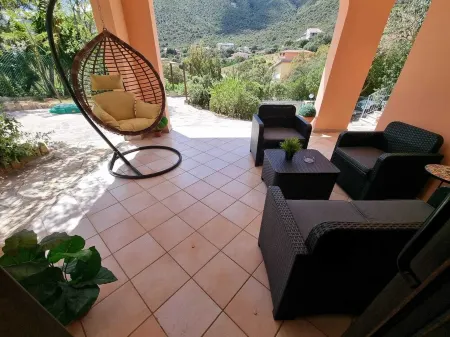 2 DOUBLE BEDS, MINI FRIDGE, COFFEE MACHINE, MICROWAVE OVEN, TABLE. Отели в г. Poggio dei Pini