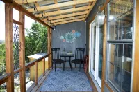 Zannabella BNB Scenic Sunrise Tiny Cabin includes gourmet breakfast