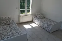 Magnificent apartment (80 m²) with 4 main rooms, 100 meters from the beach