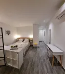 Superb, bright studio overlooking pool and lagoon