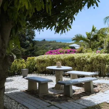 Breathtaking views 5min from the beach!
