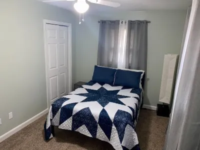 Relaxing at Redstone 3 Bedroom House Hotels near Walmart Supercenter