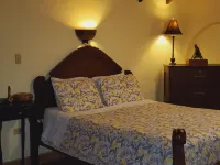 Casa Anita -Luxurious 2 Bedroom, 2.5 Bath private villa with saltwater Pool - Homestays