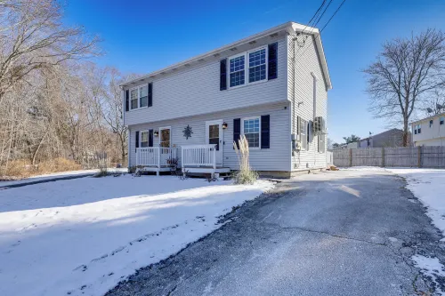 Niantic Duplex w/ Deck < 1 Mi to Beach + Boardwalk - Wifi