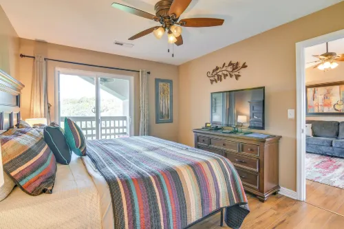 Near Silver Dollar City! Condo with Hot Tub and Lake