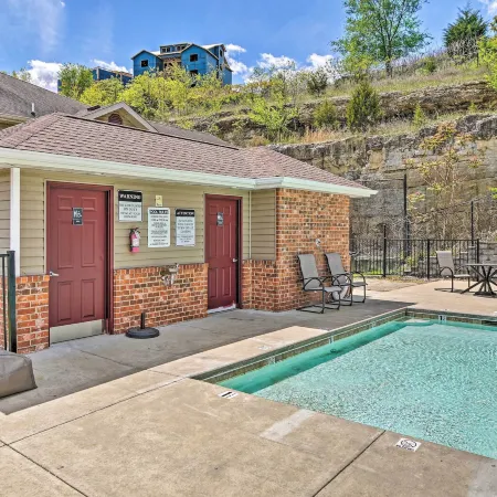 Branson Condo w/ Balcony: Near Silver Dollar City
