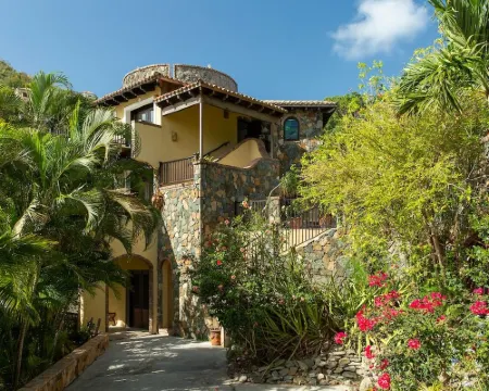 Peter Bay Gatehouse Hotels in Central