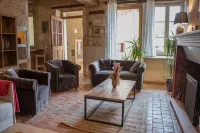 Le P'Tit Louis Hotels in Saint-Cyr-les-Colons
