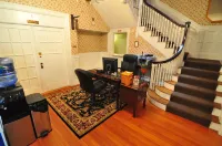 Beacon Inn 1750 فنادق في بروكلين