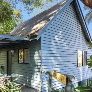 Montville Country Cabins Отели рядом с достопримечательностью «Mapleton Observatory»