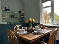 Secret Garden, 34C Clarence Street