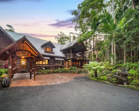 Secrets on the Lake Hotels in Maleny