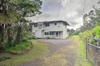 Tropical Volcano Bungalow < 4 Mi to Nat'l Park! - 3-Star