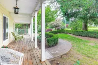 8 Mi to Columbia River Gorge: Cottage w/ Deck! - Homestays