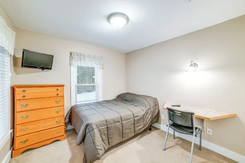Near Hiking & Skiing: Cozy Home in Cortland! - Homestays