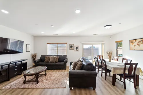 Charming Pet-friendly Getaway In Sunny Beaumont 4 Bedroom Home Hotels in Beaumont