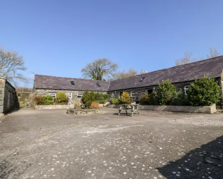 Bwthyn yr Helyg Hotels in Llannor