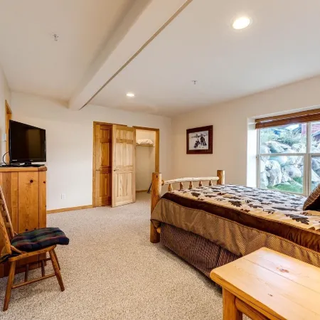 97A Exceptional Views, 4 Br, Central Location by RedAwning
